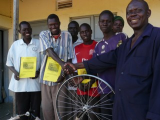 2012-05 trainings bicycle mechanics uganda2